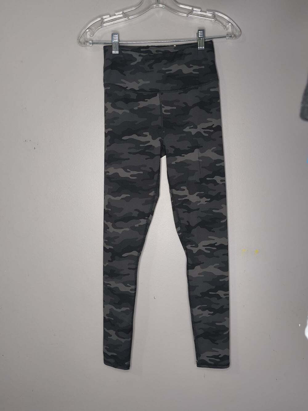 Maurices Camo Mid Rise Leggings Women's Size XS Dark Gray And Black Comfortable